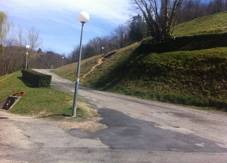 AIRE DE CAMPING CAR DE ST LAURENT DE CERDANS